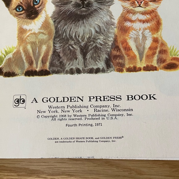 Vintage! The Kitten Book A Golden Shape Book By Jan Pfloog 1971 Paperback Book - Picture 5 of 7